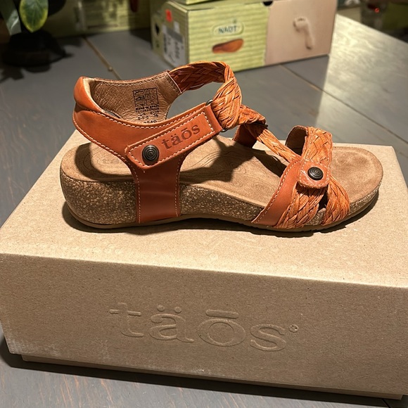 Taos Newlie Leather Sandals in Terracotta - Picture 2 of 3